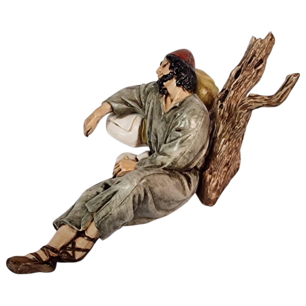 Statua presepe 13 cm dormiente sdraiato sul tronco