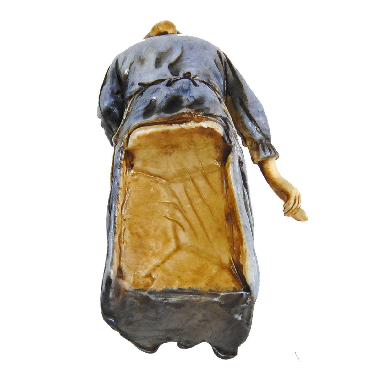 Statua cm.10 Donna che Spenna il Pollo | Moranduzzo