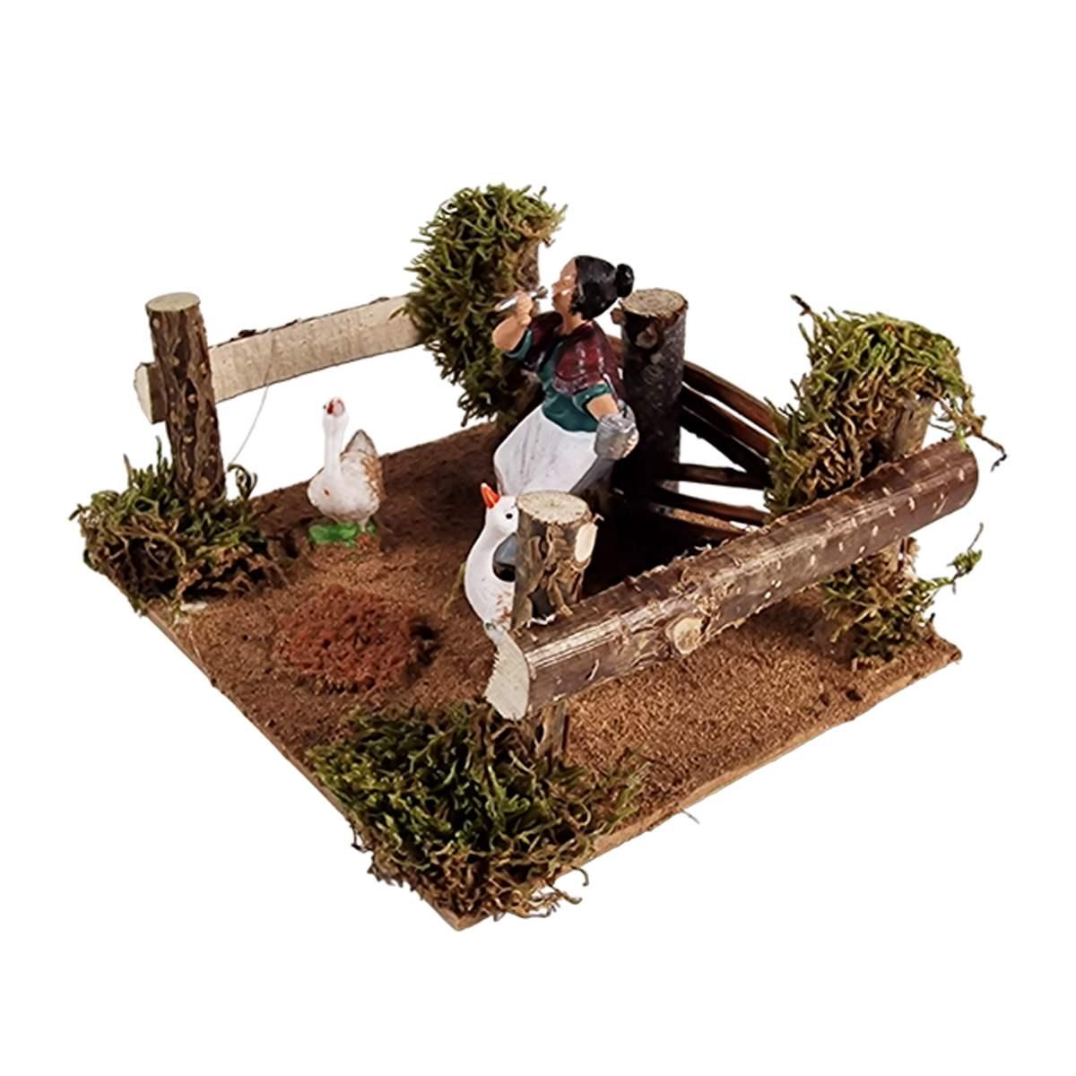 Statua cm.10 Donna nel Pollaio con Recinto cm.15x13x10 | Euromarchi