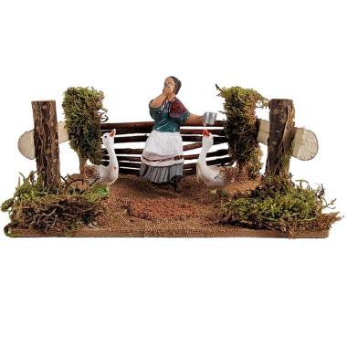 Statua cm.10 Donna nel Pollaio con Recinto cm.15x13x10 | Euromarchi