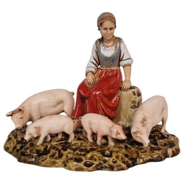 Statua cm.10 Donna Seduta con Quattro Maiali -500A | Moranduzzo