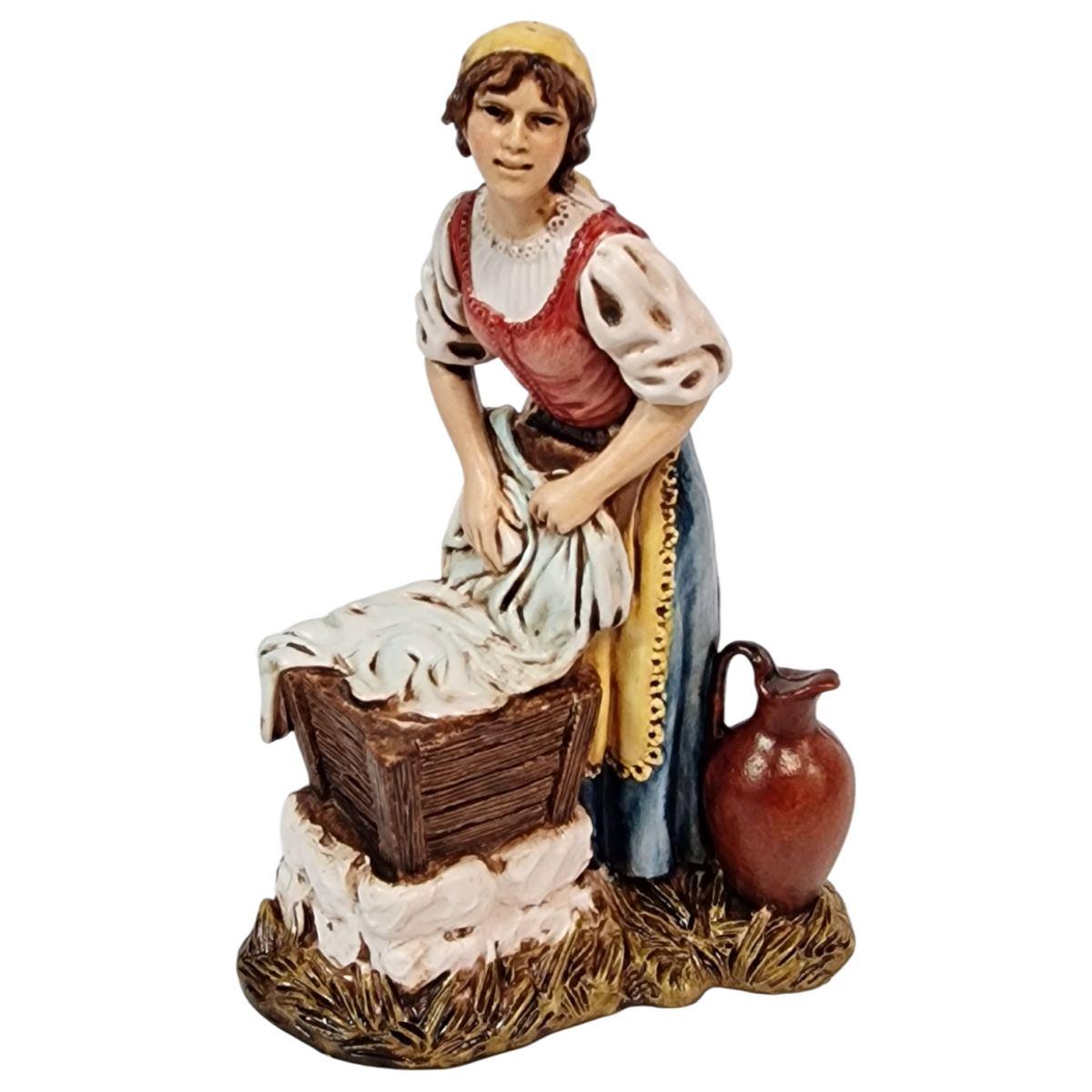Statua presepe 12 cm donna lavandaia con lavatoio