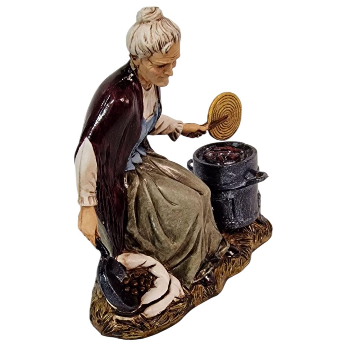 Statue - cm.12 Donna con Bracere Castagne e Padella | Moranduzzo