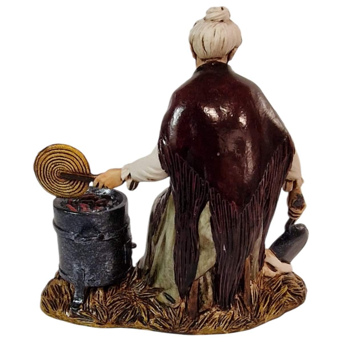 Statue - cm.12 Donna con Bracere Castagne e Padella | Moranduzzo