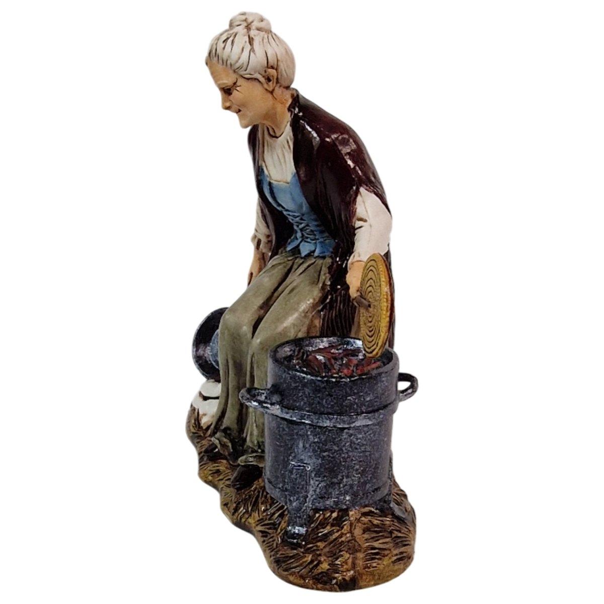 Statue - cm.12 Donna con Bracere Castagne e Padella | Moranduzzo